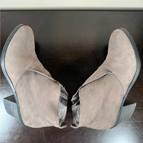 Eileen Fisher Taupe Textured Leather Zip Ankle Bootie Sz 7.5M - Picture 5 of 7